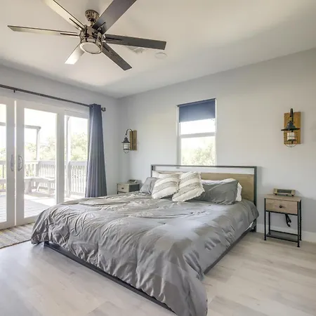 Lago Vista Vacation Rental With Fireplace!